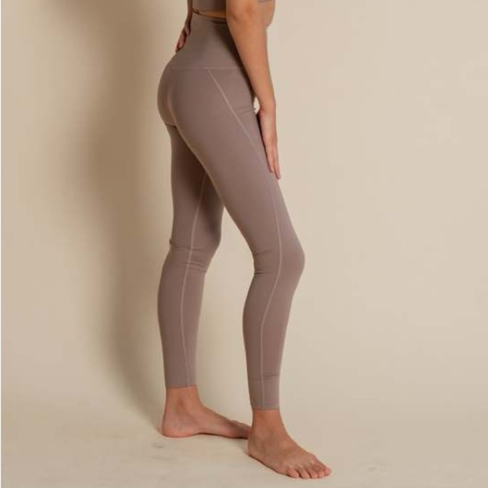 Girlfriend Collective Compressive High Rise Legging - Picture 3 of 12
